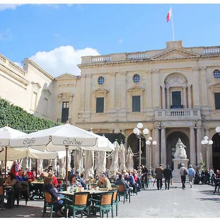 G- House * La Valletta